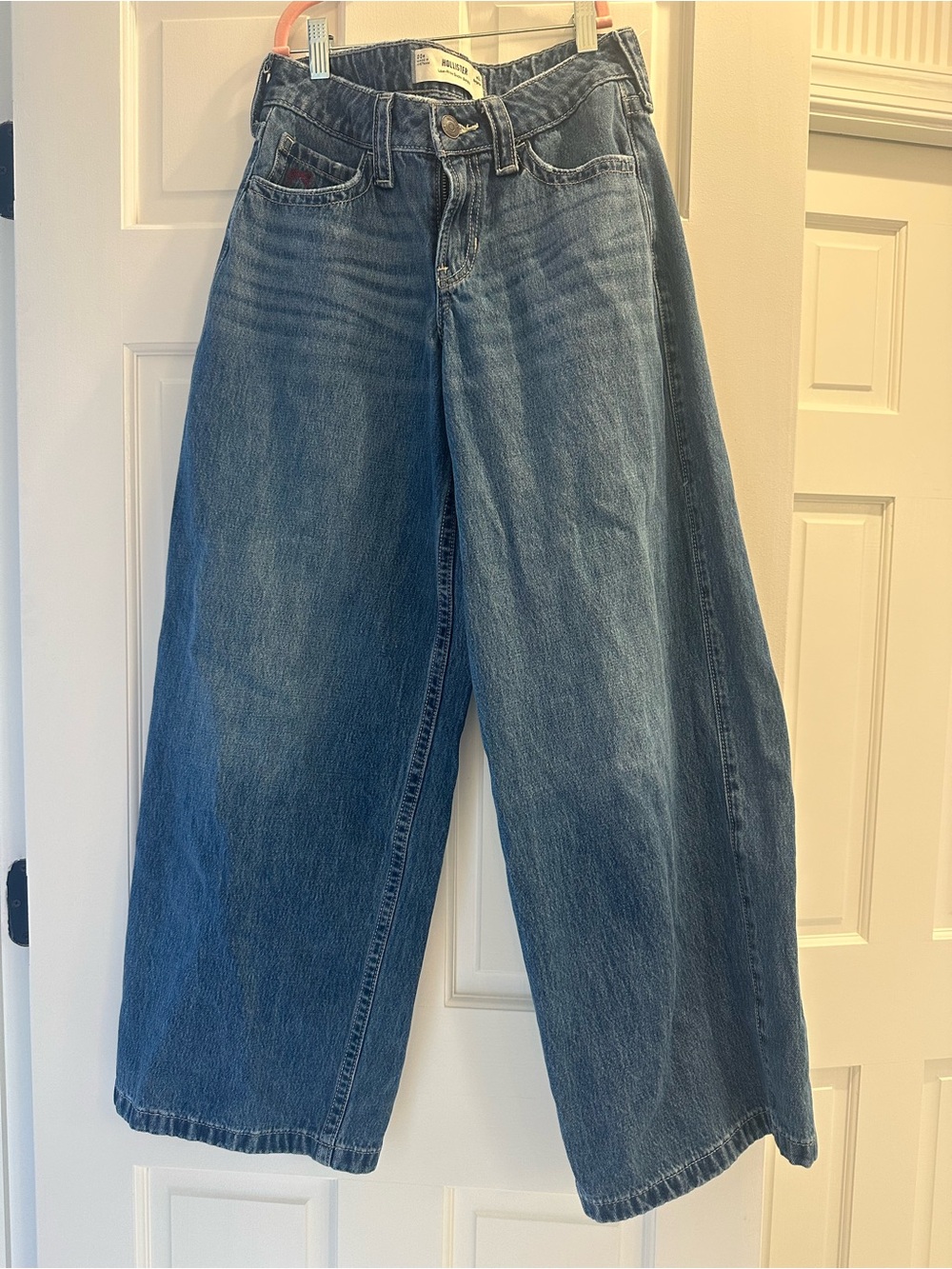 Hollister Low Rise Super Baggy Jeans with Cherry and Bow Red embroidery size 00R